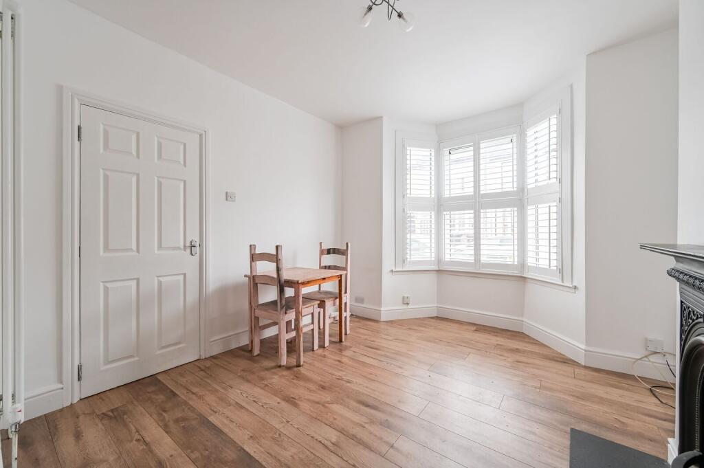 4 bed Mid Terraced House for rent in London. From Foxtons - Walthamstow 4 bed Mid Terraced House for rent in London. From Foxtons - Walthamstow