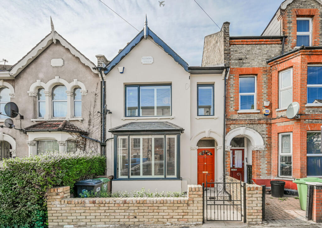 5 bed Mid Terraced House for rent in London. From Foxtons - Walthamstow