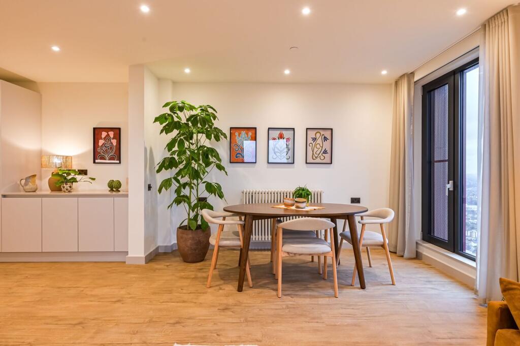 2 bed 1st Floor Flat for rent in Walthamstow. From Foxtons - Walthamstow