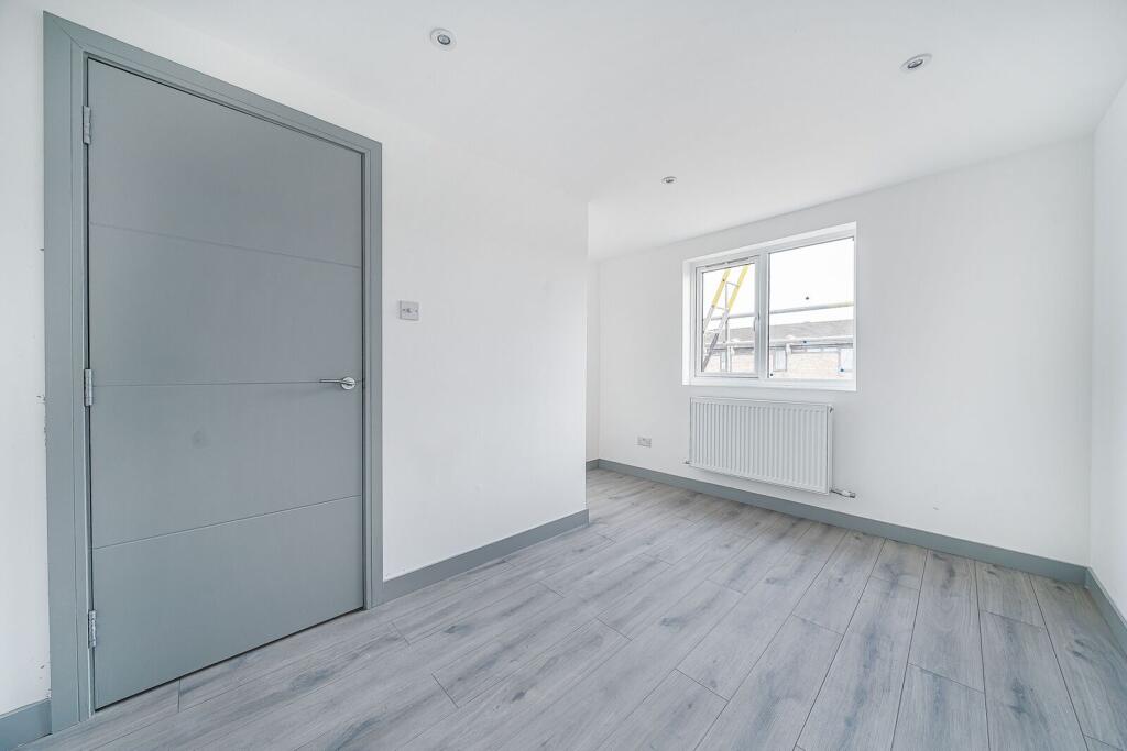 6 bed Mid Terraced House for rent in London. From Foxtons - Walthamstow