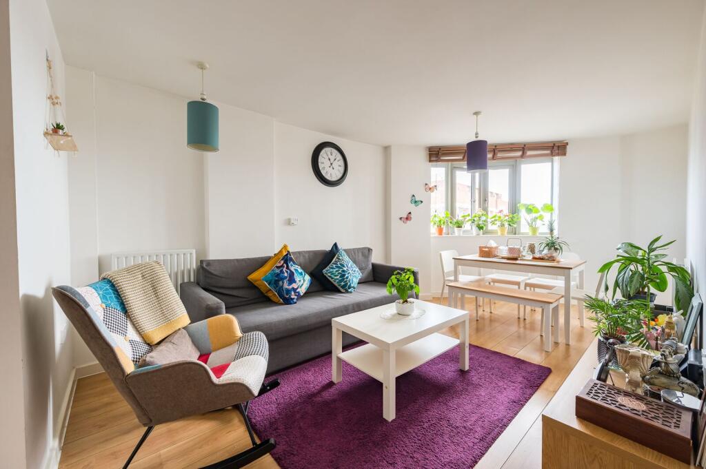 2 bed 1st Floor Flat for rent in Wanstead. From Foxtons - Walthamstow