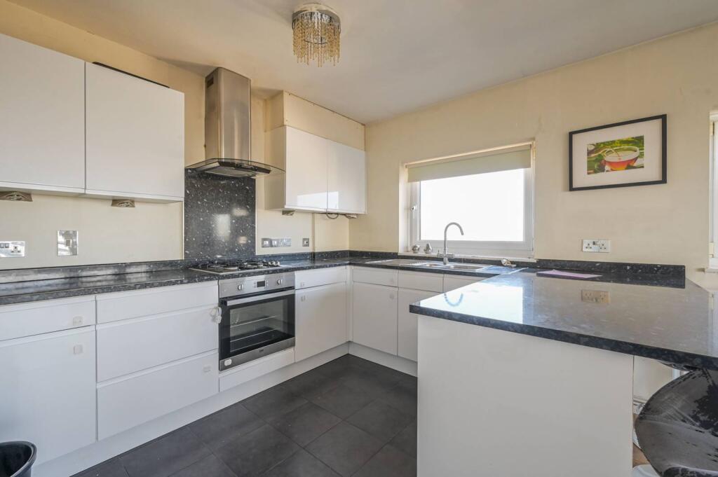 2 bed 1st Floor Flat for rent in London. From Foxtons - Wapping