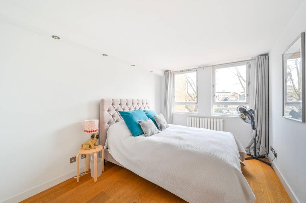 2 bed 1st Floor Flat for rent in London. From Foxtons - Wapping