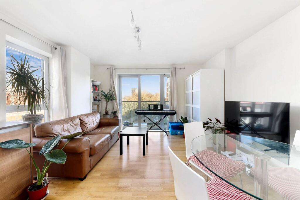 1 bed 1st Floor Flat for rent in London. From Foxtons - Wapping