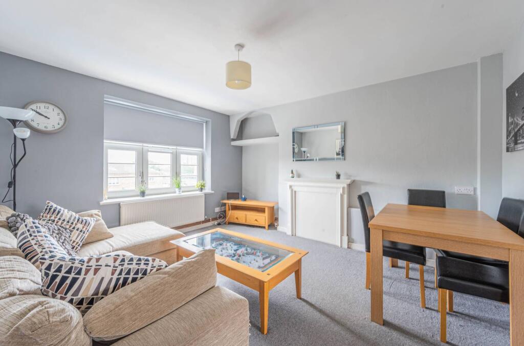 3 bed 1st Floor Flat for rent in London. From Foxtons - Wapping