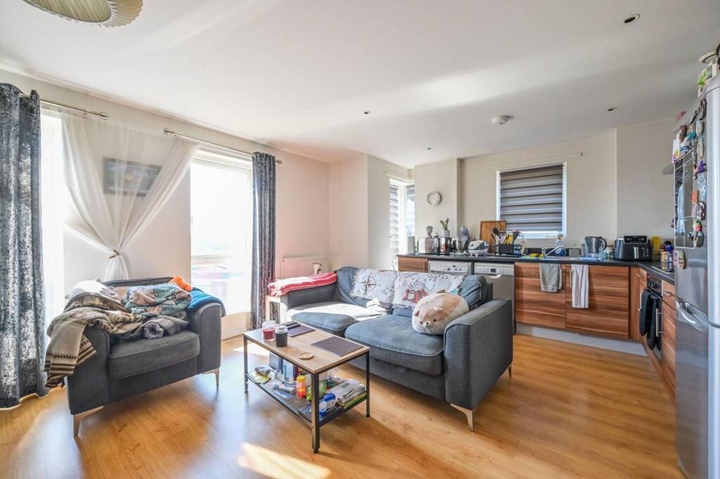 2 bed 1st Floor Flat for rent in London. From Foxtons - Wapping