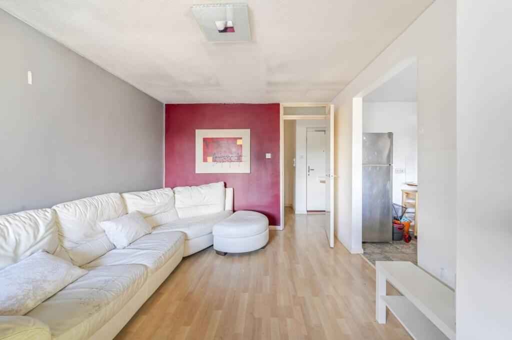 1 bed 1st Floor Flat for rent in London. From Foxtons - Wapping