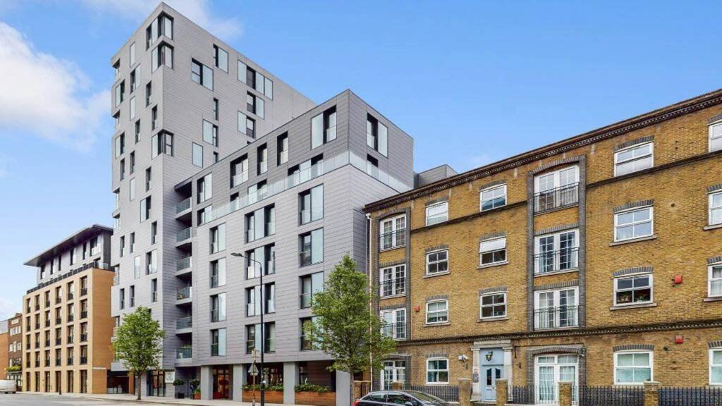 2 bed 1st Floor Flat for rent in London. From Foxtons - Wapping