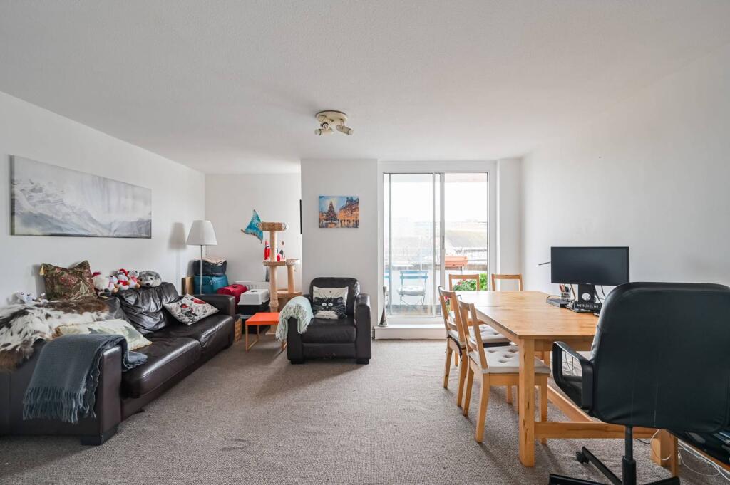 1 bed 1st Floor Flat for rent in London. From Foxtons - Wapping