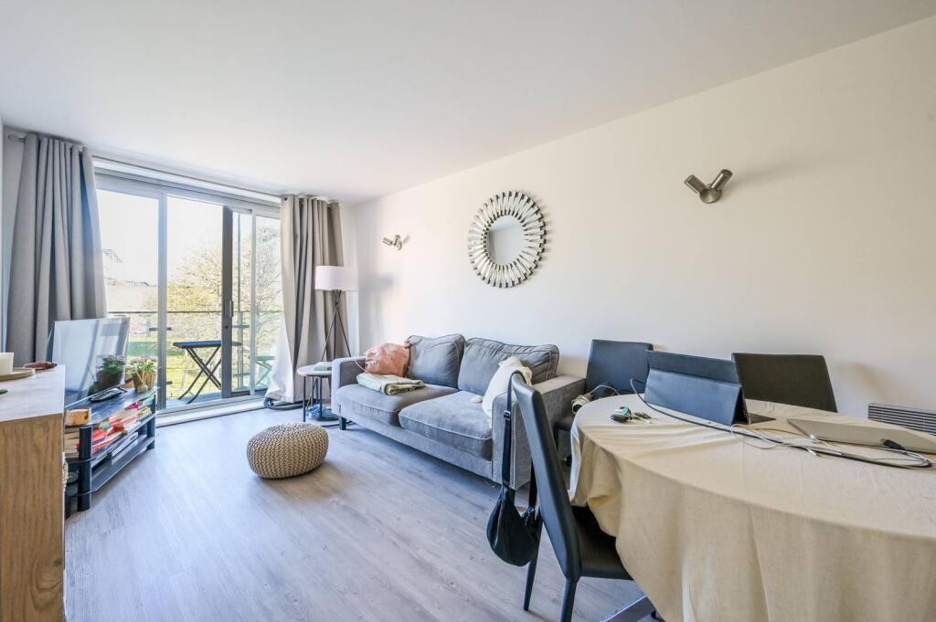 1 bed 1st Floor Flat for rent in London. From Foxtons - Wapping