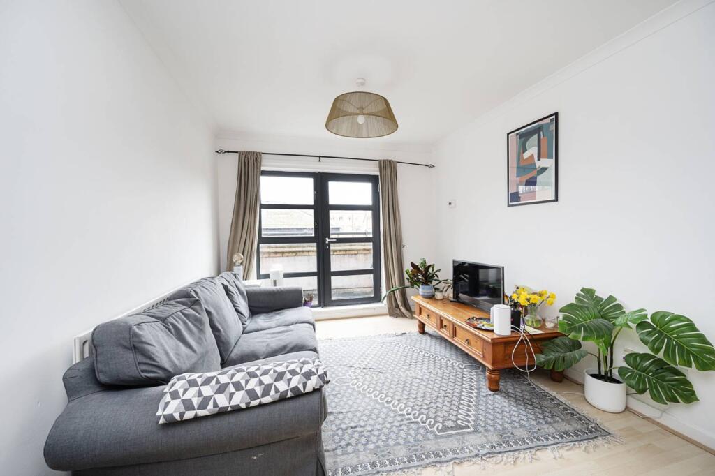 2 bed 1st Floor Flat for rent in London. From Foxtons - Wapping