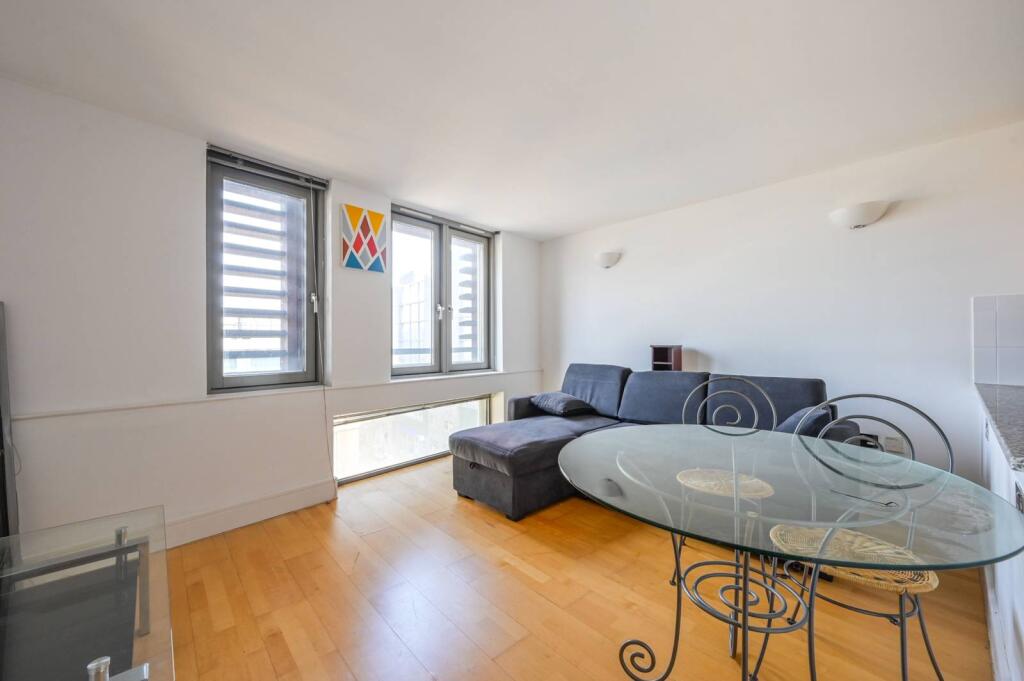 1 bed 1st Floor Flat for rent in Stepney. From Foxtons - Wapping