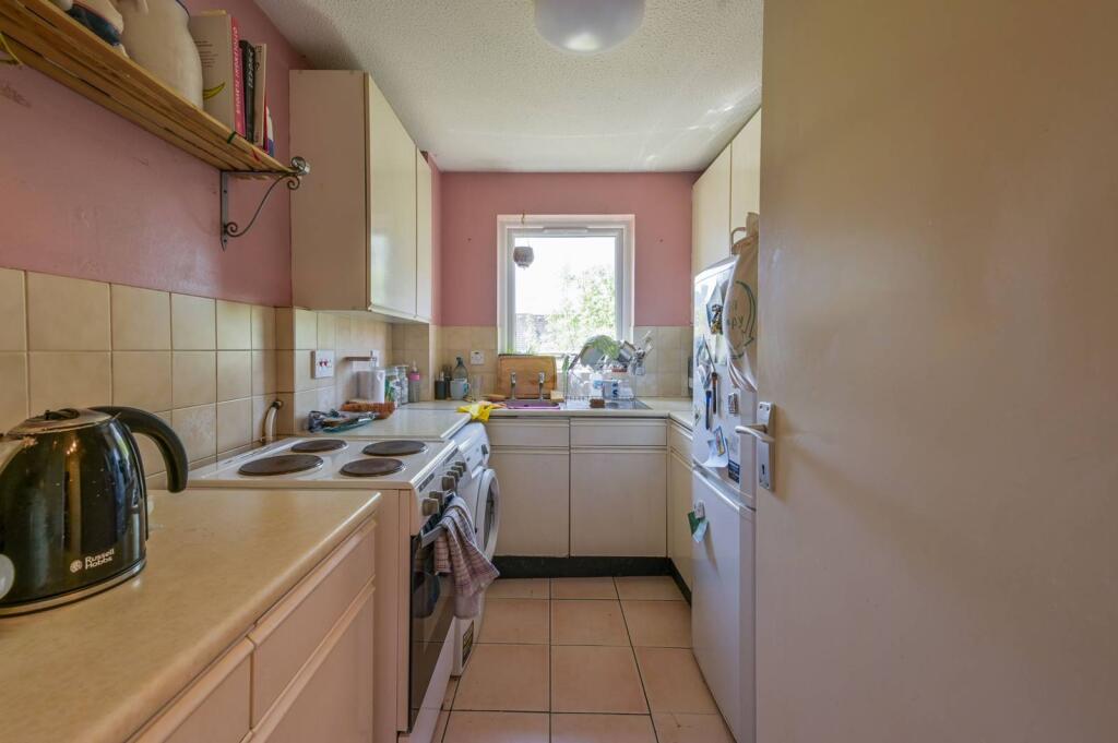 1 bed 1st Floor Flat for rent in London. From Foxtons - Wapping