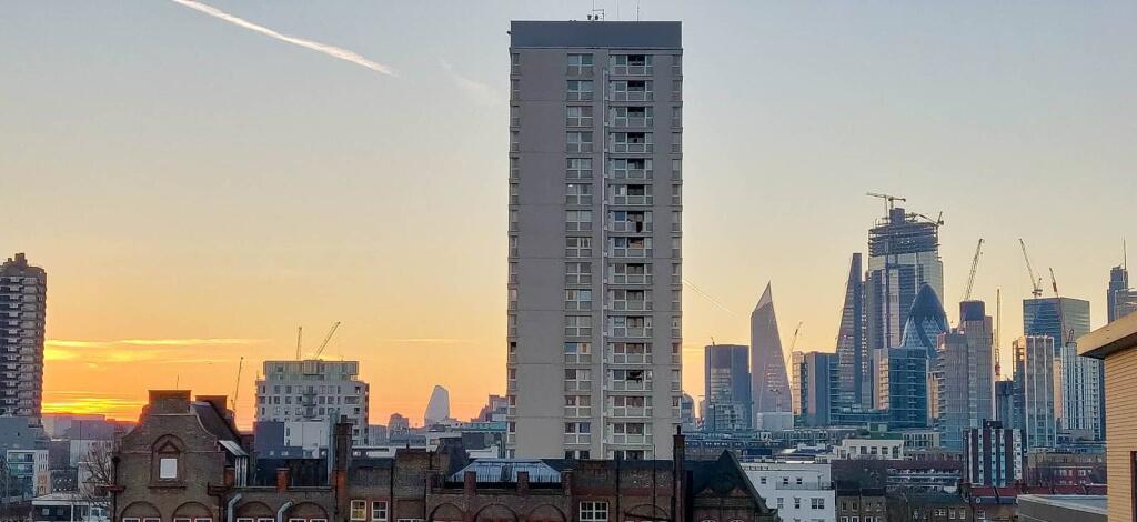 1 bed 1st Floor Flat for rent in London. From Foxtons - Wapping