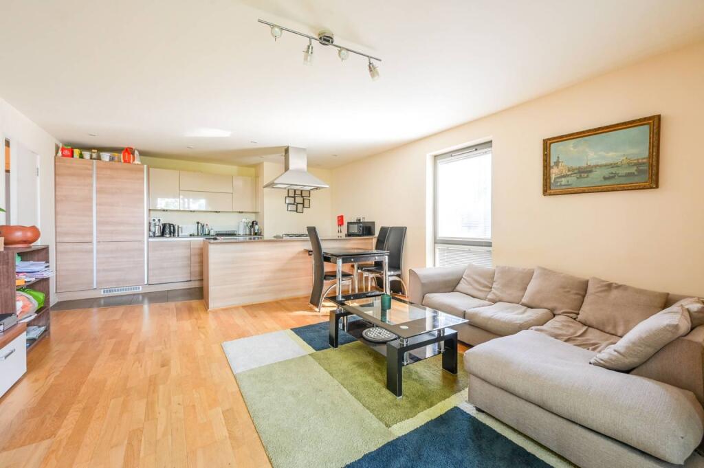 3 bed 1st Floor Flat for rent in Stepney. From Foxtons - Wapping