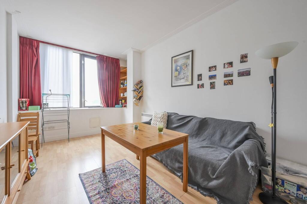 2 bed 1st Floor Flat for rent in Stepney. From Foxtons - Wapping
