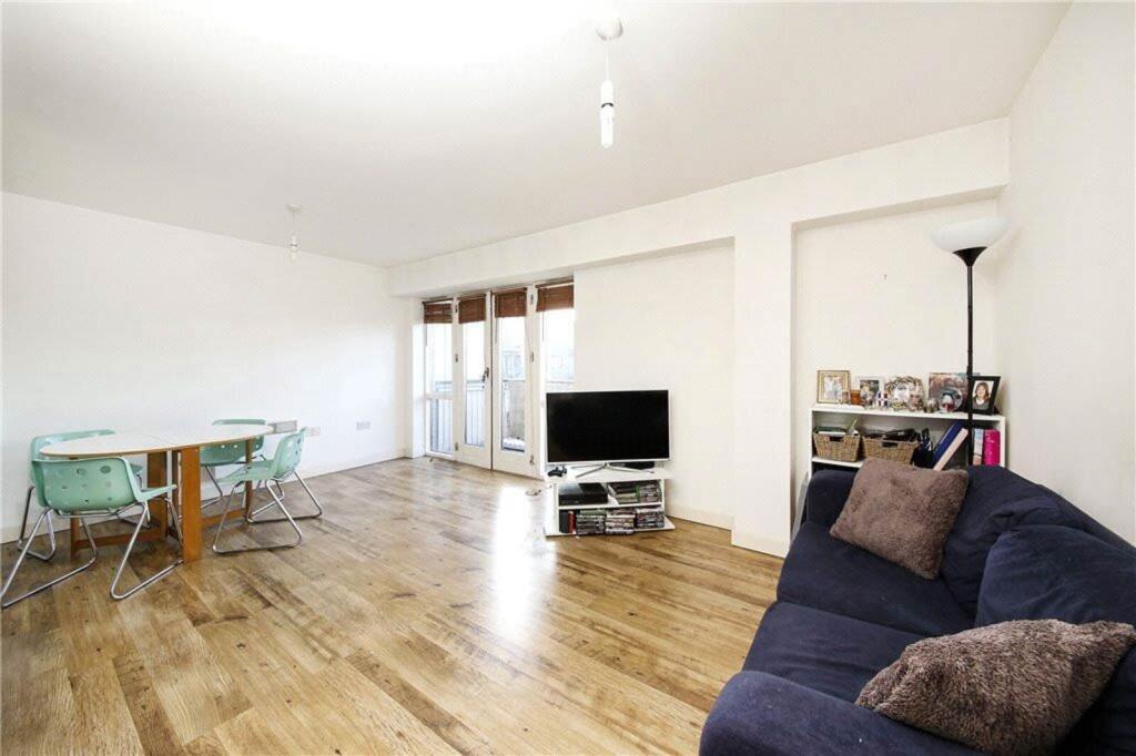 1 bed 1st Floor Flat for rent in Stepney. From Foxtons - Wapping 1 bed 1st Floor Flat for rent in Stepney. From Foxtons - Wapping