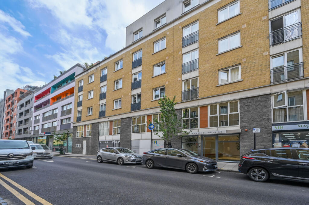 1 bed 1st Floor Flat for rent in London. From Foxtons - Wapping