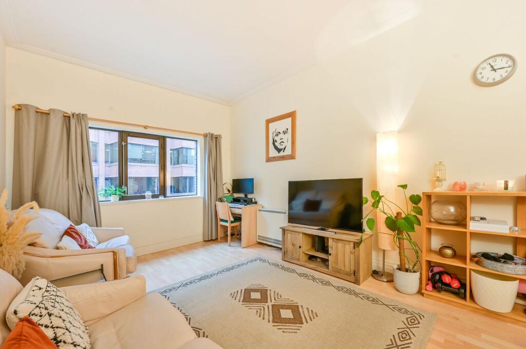 1 bed 1st Floor Flat for rent in London. From Foxtons - Wapping