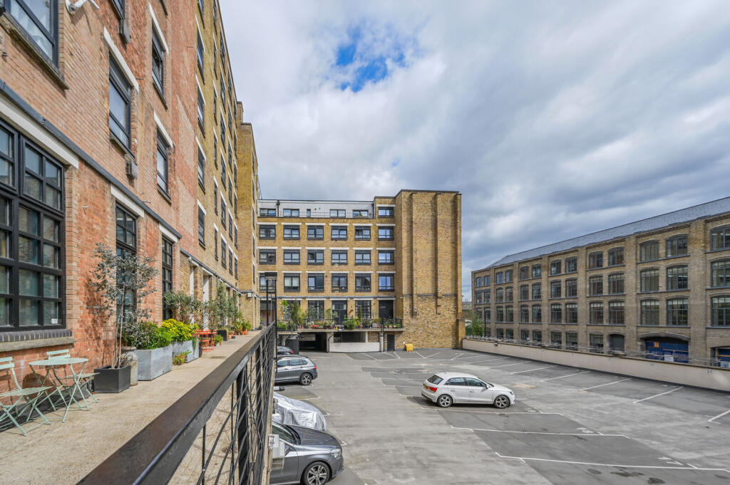 2 bed 1st Floor Flat for rent in London. From Foxtons - Wapping