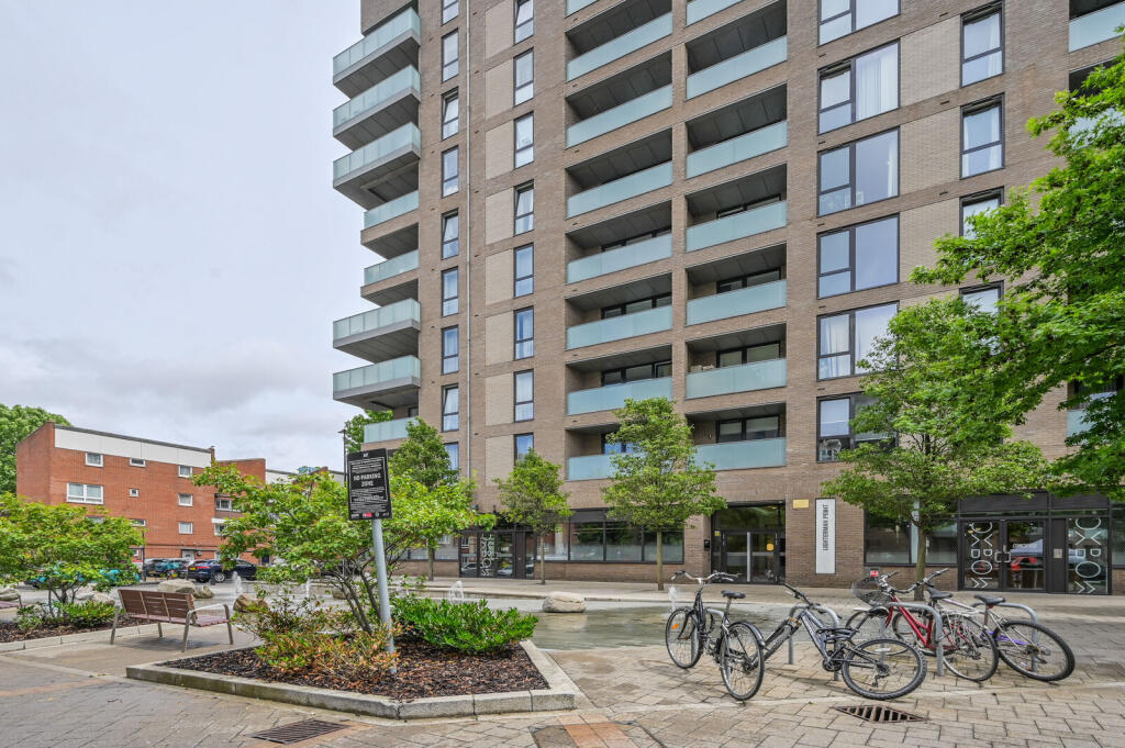 2 bed 1st Floor Flat for rent in London. From Foxtons - Wapping