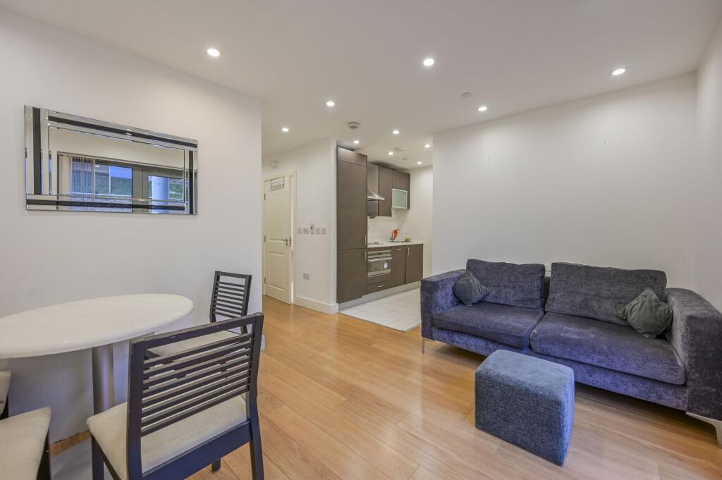 4 bed Studio for rent in Stepney. From Foxtons - Wapping 4 bed Studio for rent in Stepney. From Foxtons - Wapping