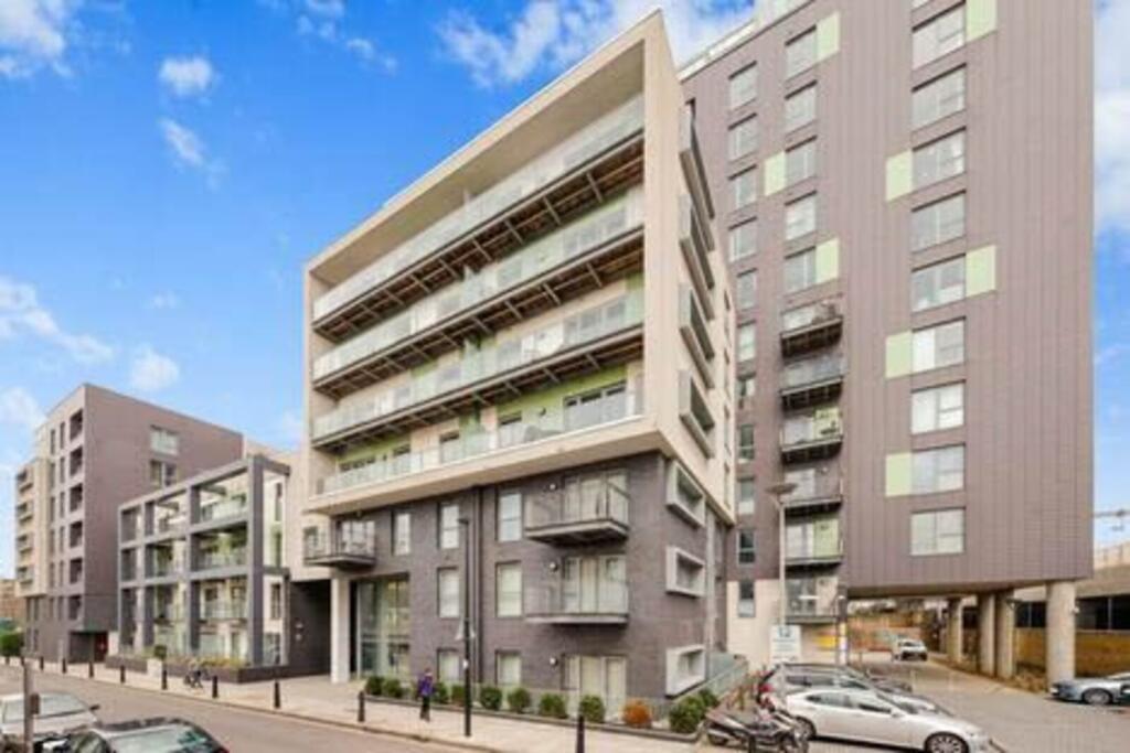 4 bed Studio for rent in Stepney. From Foxtons - Wapping 4 bed Studio for rent in Stepney. From Foxtons - Wapping