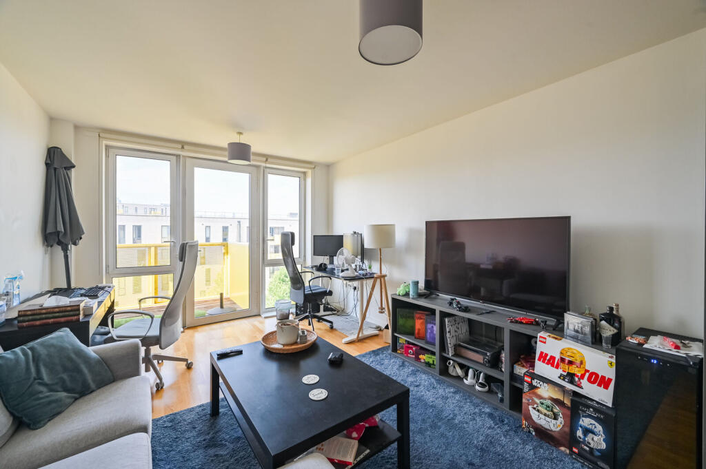 1 bed 1st Floor Flat for rent in Stepney. From Foxtons - Wapping