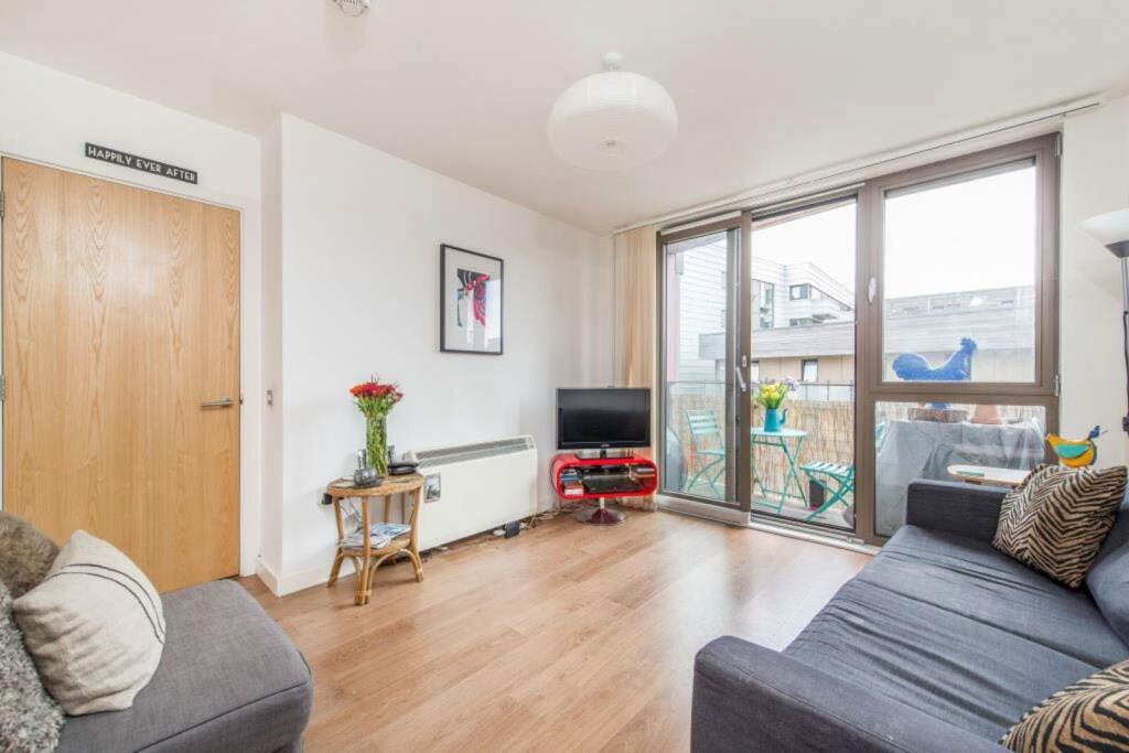2 bed 1st Floor Flat for rent in London. From Foxtons - Wapping 2 bed 1st Floor Flat for rent in London. From Foxtons - Wapping
