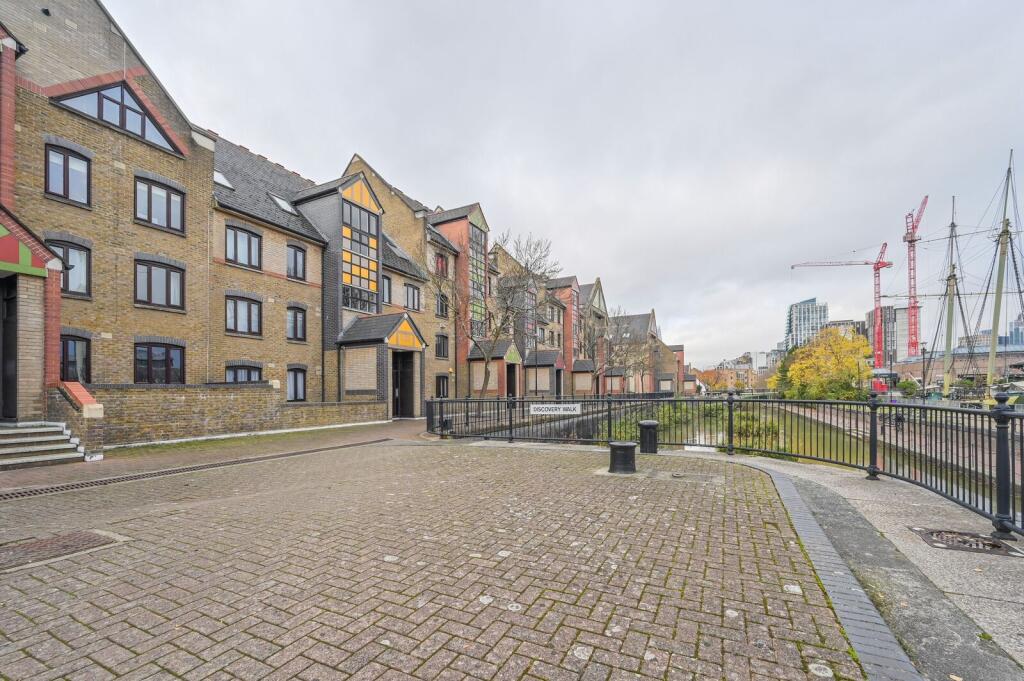 2 bed 1st Floor Flat for rent in London. From Foxtons - Wapping
