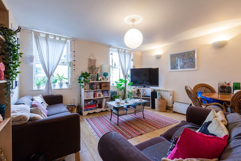 2 bed 1st Floor Flat for rent in London. From Foxtons - Wapping