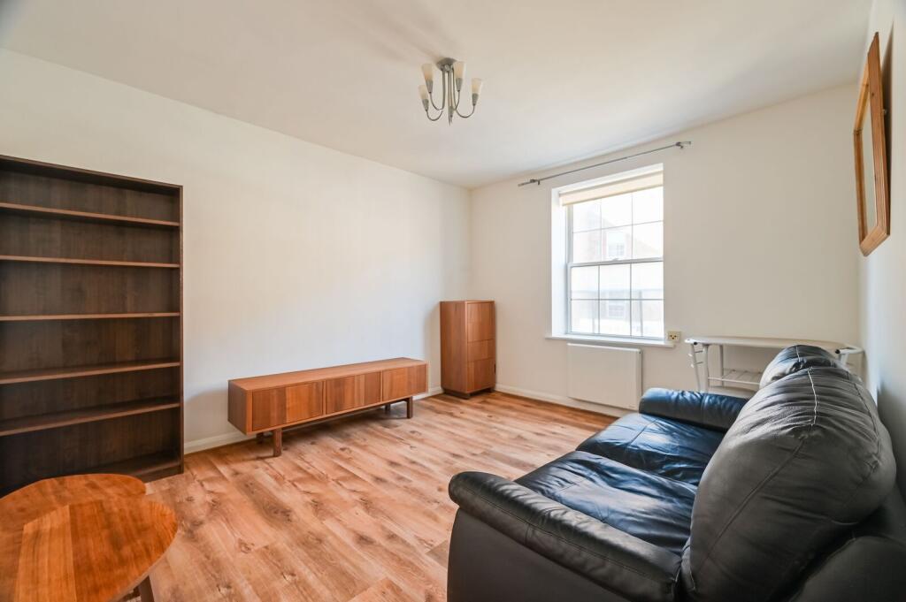 1 bed 1st Floor Flat for rent in Stepney. From Foxtons - Wapping