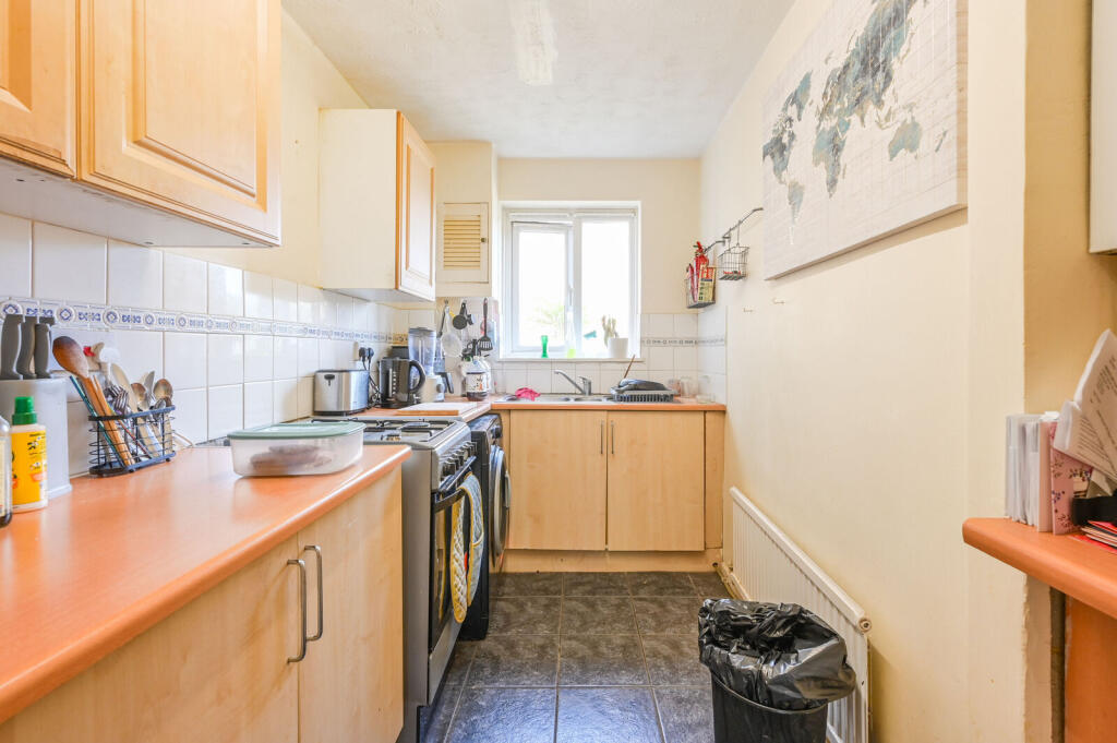 2 bed 1st Floor Flat for rent in London. From Foxtons - Wapping