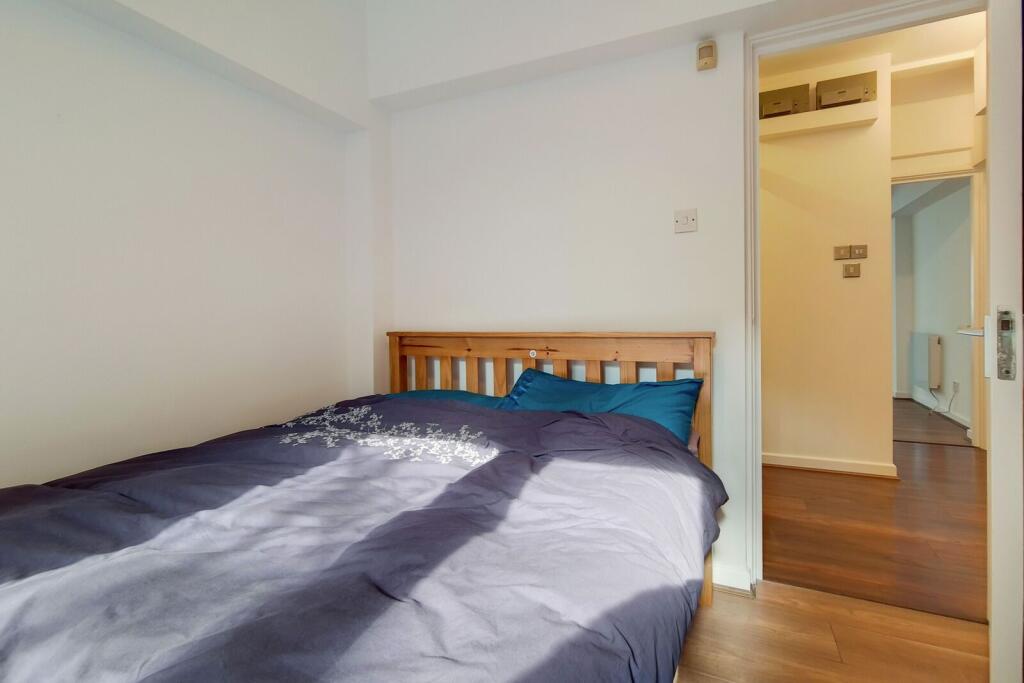 1 bed 1st Floor Flat for rent in Stepney. From Foxtons - Wapping