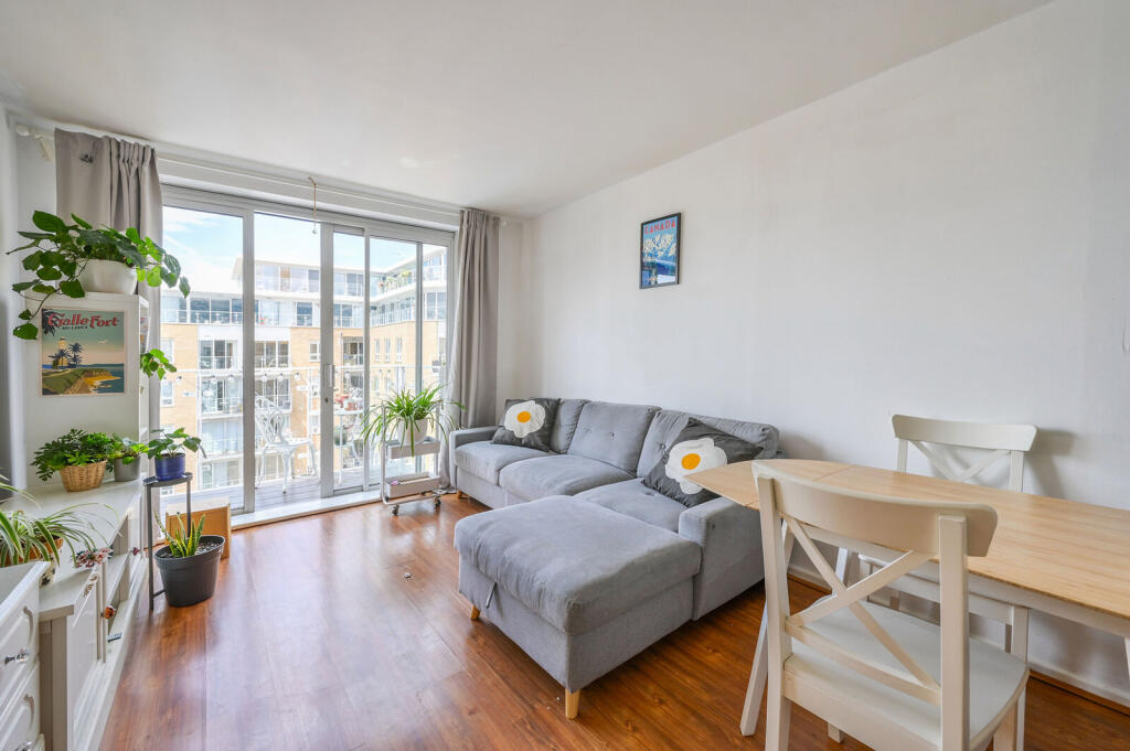 1 bed 1st Floor Flat for rent in Poplar. From Foxtons - Wapping