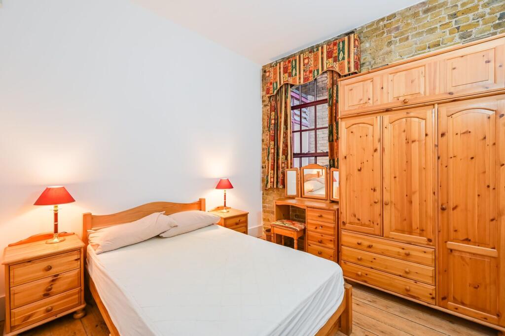 2 bed 1st Floor Flat for rent in Stepney. From Foxtons - Wapping