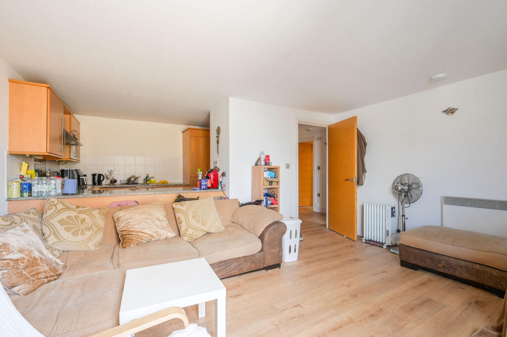 1 bed 1st Floor Flat for rent in London. From Foxtons - Wapping