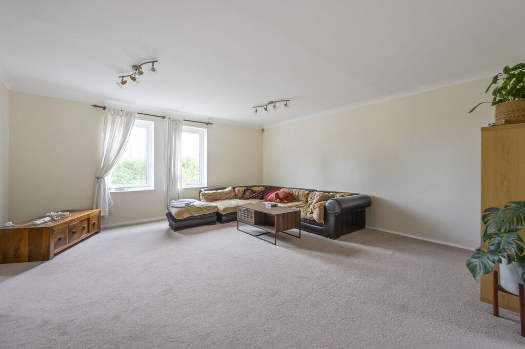 2 bed Mews for rent in Stepney. From Foxtons - Wapping