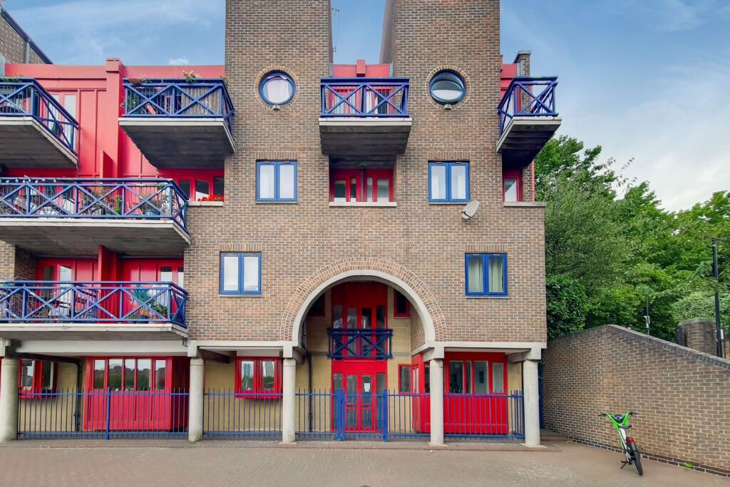 1 bed 1st Floor Flat for rent in Stepney. From Foxtons - Wapping