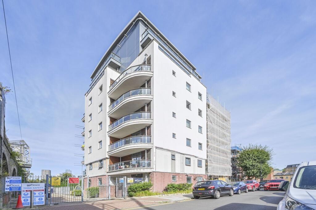 1 bed 1st Floor Flat for rent in Stepney. From Foxtons - Wapping