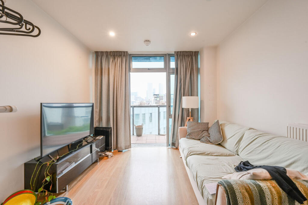 1 bed 1st Floor Flat for rent in London. From Foxtons - Wapping