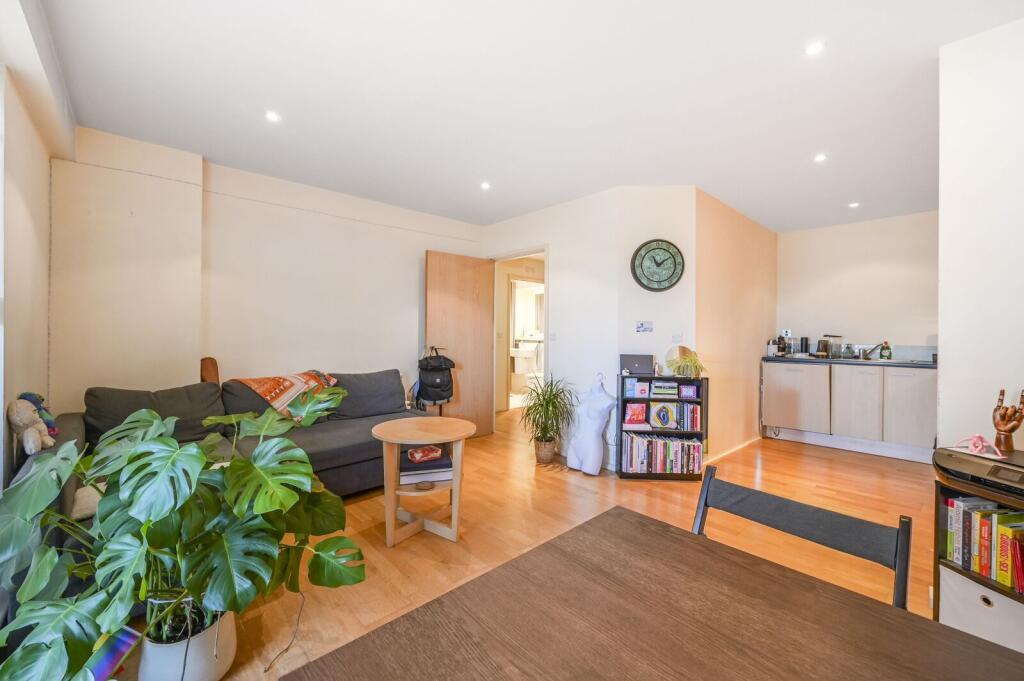 1 bed 1st Floor Flat for rent in London. From Foxtons - Wapping