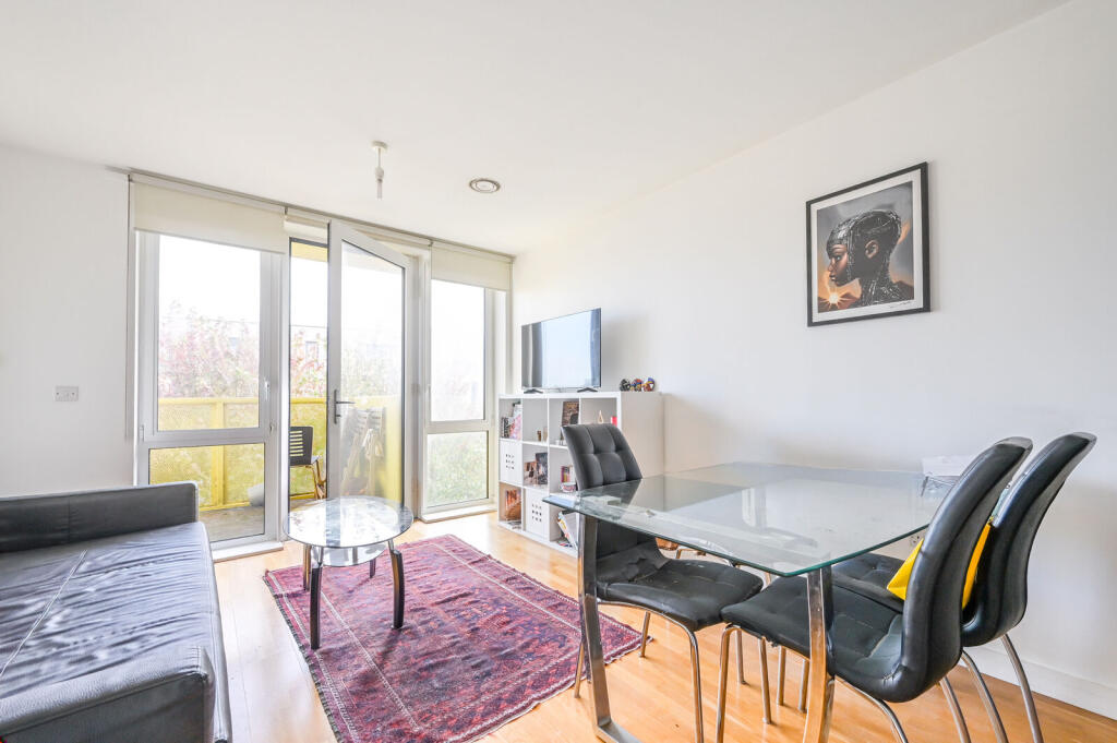 1 bed 1st Floor Flat for rent in London. From Foxtons - Wapping