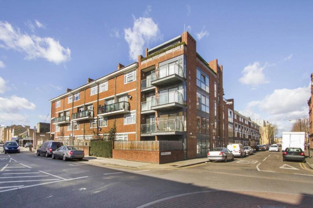 1 bed 1st Floor Flat for rent in Stepney. From Foxtons - Wapping