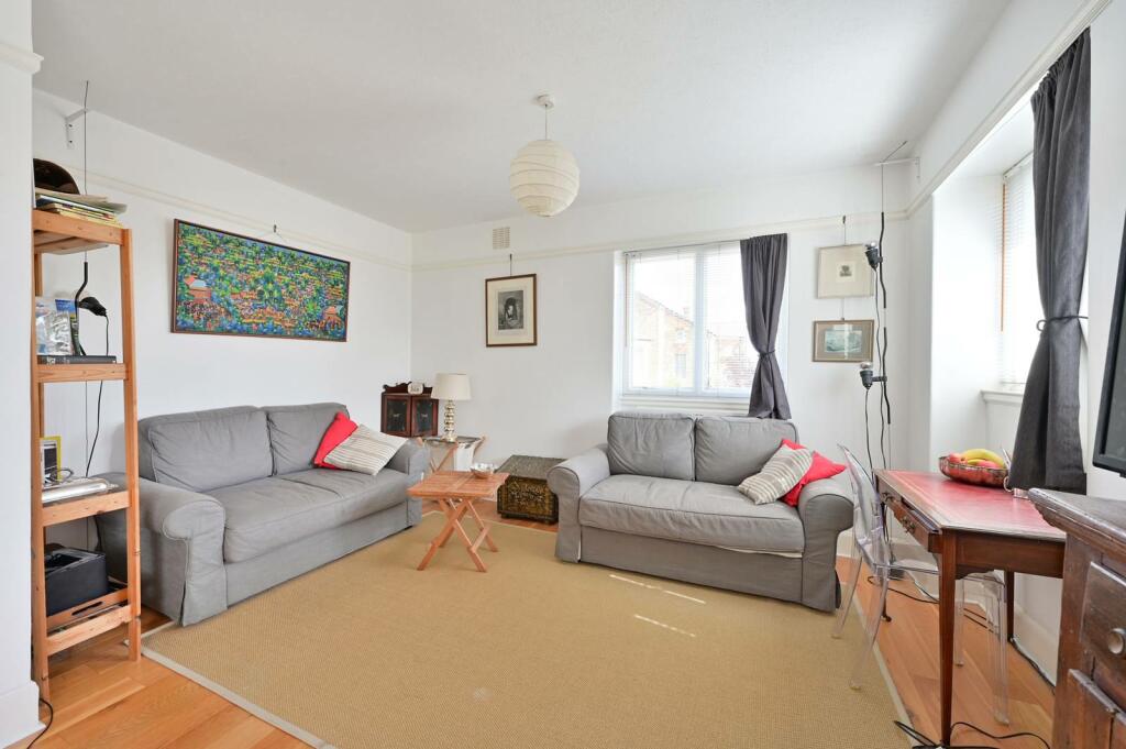 1 bed 1st Floor Flat for rent in London. From Foxtons - Wimbledon