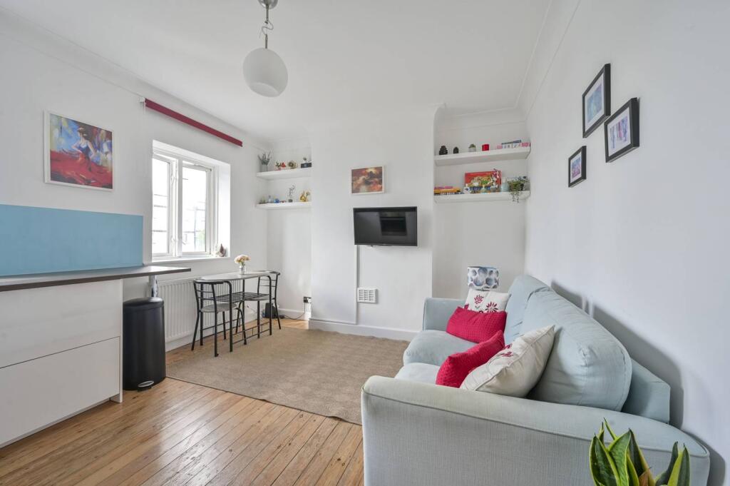 1 bed 1st Floor Flat for rent in London. From Foxtons - Wimbledon