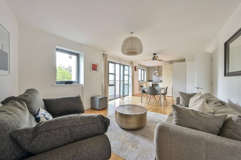 2 bed 1st Floor Flat for rent in London. From Foxtons - Wimbledon