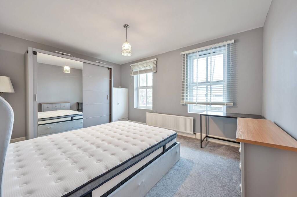 1 bed 1st Floor Flat for rent in London. From Foxtons - Wimbledon