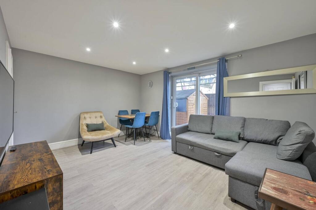 1 bed 1st Floor Flat for rent in London. From Foxtons - Wimbledon