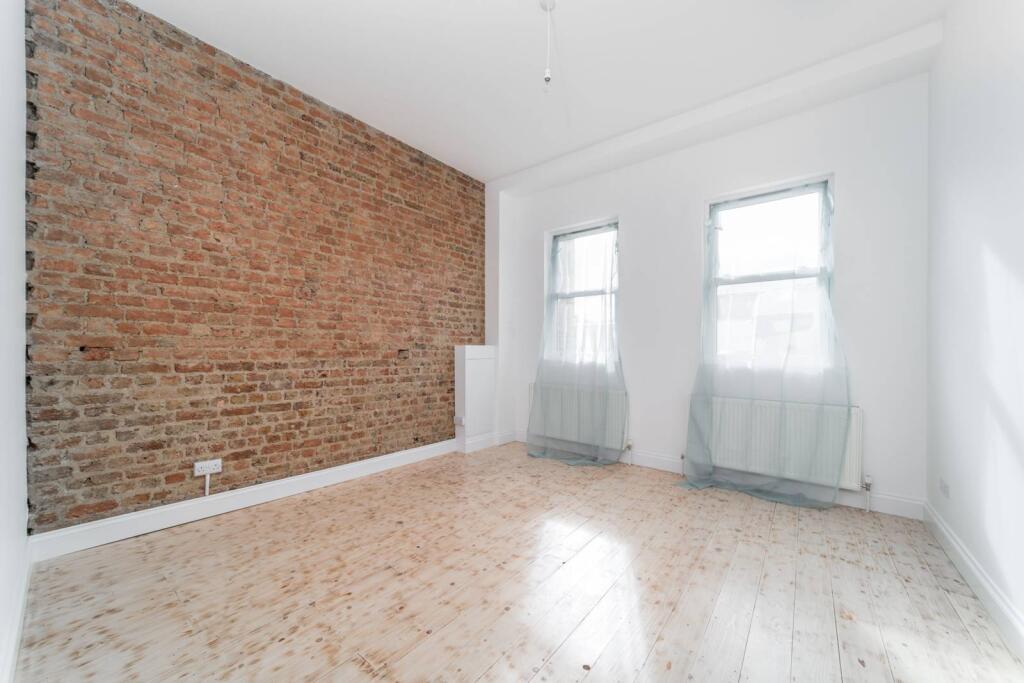 3 bed 1st Floor Flat for rent in Wimbledon. From Foxtons - Wimbledon